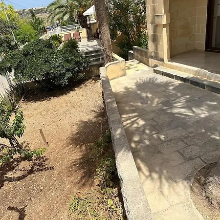 Djamant - Family Friendly Maisonette Xlendi