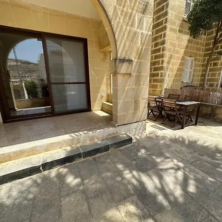 Djamant - Family Friendly Maisonette Lägenhet Xlendi