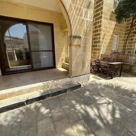 Djamant - Family Friendly Maisonette Apartment Xlendi