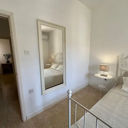 Djamant - Family Friendly Maisonette Apartment